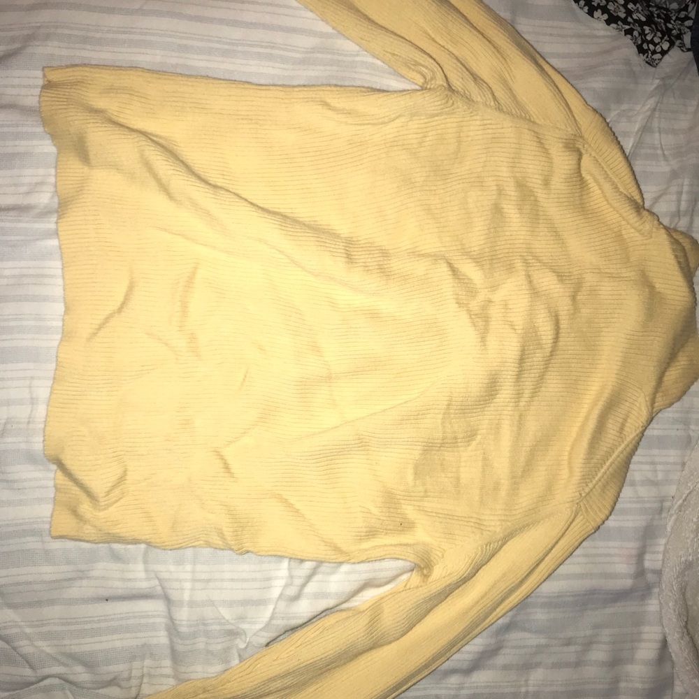 ADORABLE yellow turtle neck